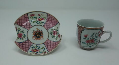 Tasse à café avec soucoupe, d'un service à thé et à café de dix-huit pièces (R 1173 à 1191), image 1/5