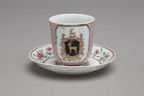 Tasse à café avec soucoupe, d'un service à thé et à café de dix-huit pièces (R 1173 à 1191), image 3/5