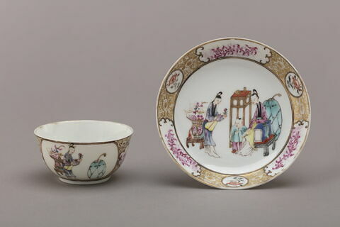 Tasse à thé et soucoupe, d'une série de trois (R 1201 et R 1203), image 3/5