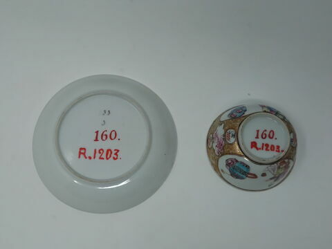 Tasse à thé et soucoupe, d'une série de trois (R 1200, R 1201), image 5/6