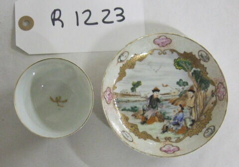Tasse avec soucoupe d'un service de trois pièces (R 1220 à 1223), image 1/1