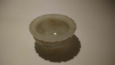 Vase en jade (d'une paire avec R 1368), à bords dentelés, image 2/3