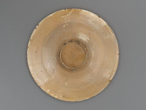 Plat rond : guerrier en pied, image 2/2