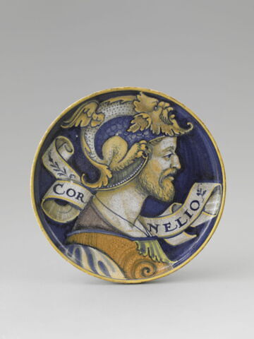 Coupe ronde : profil de guerrier casqué, image 1/3