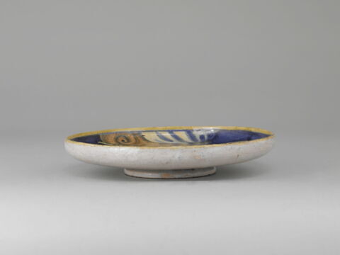 Coupe ronde : profil de guerrier casqué, image 2/3