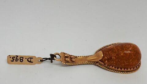 Pendeloque en forme de mandoline, en ambre monté sur or, image 2/3