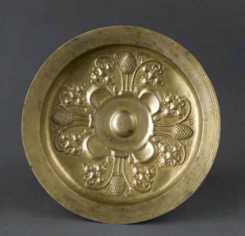 Plat : pommes de pin, image 1/2