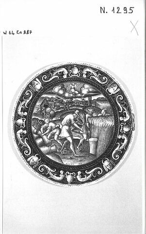 Assiette : Le Mois d'août, d'un ensemble de neuf assiettes, Les Mois (N 1290 à N 1298), image 5/6