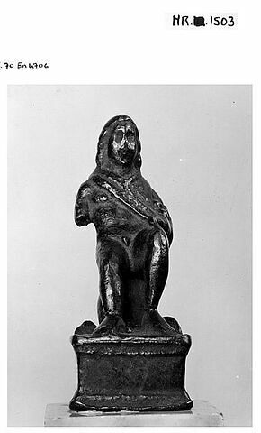 Statuette : Homme assis tenant une corne d'abondance