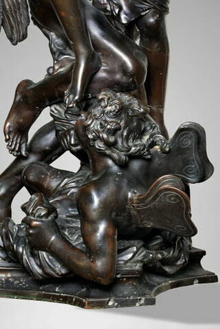 Groupe sculpté : L'enlèvement d'Orithye par Borée, image 4/4