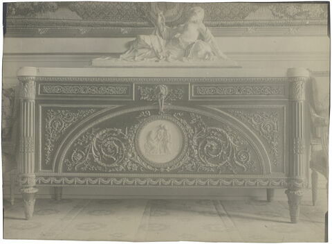Commode du Salon des Jeux de la reine à Fontainebleau, d'une paire avec OA 5301, image 2/3