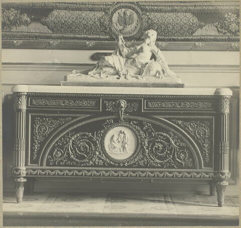 Commode du Salon des Jeux de la reine à Fontainebleau, d'une paire avec OA 5301, image 3/3