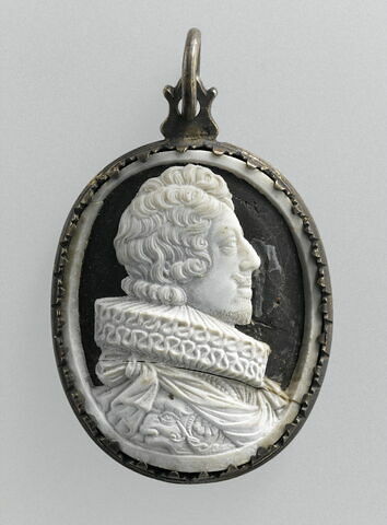 Pendentif : camée au profil de Louis XIII, image 1/2