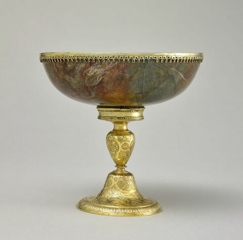 Coupe montée sur un pied en argent doré, décoré de gravures, image 1/3