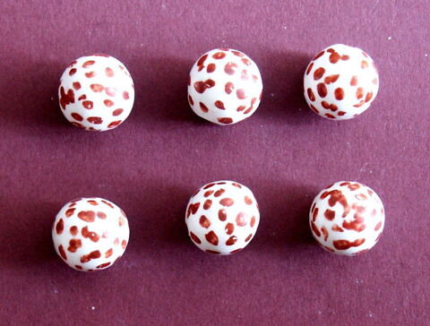 Six boutons