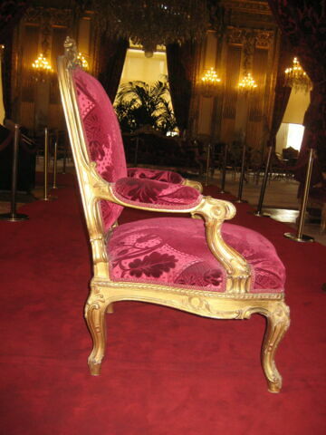 Fauteuil de style Louis XV, image 2/2