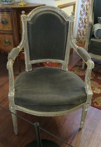 Fauteuil en cabriolet d'un ensemble de huit (OAP 568 à OAP 575)