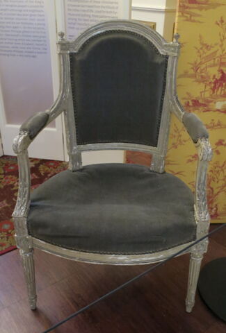 Fauteuil en cabriolet d'un ensemble de huit (OAP 568 à OAP 575)