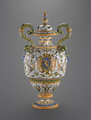 Vase couvert à deux anses : armoiries, image 1/21