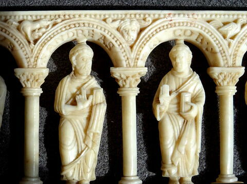 Plaque provenant d'un autel portatif : les saints Pierre, Paul, André, Jacques, Jean et Thomas, image 5/7