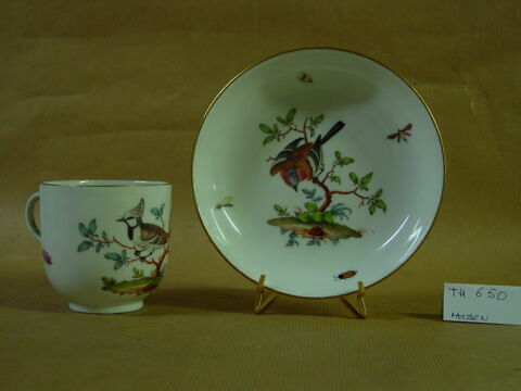 Pièce d'un cabaret (TH 621 à 655) : tasse et sa soucoupe, image 1/1