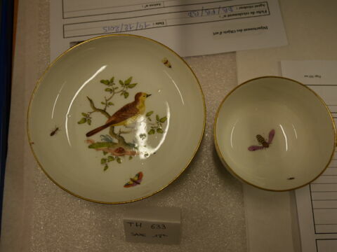 Pièce d'un cabaret (TH 621 à 655) : tasse et sa soucoupe, image 1/1