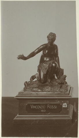 Statuette : nymphe à la source, image 5/6