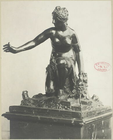 Statuette : nymphe à la source, image 6/6