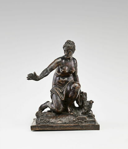 Statuette : nymphe à la source, image 1/6