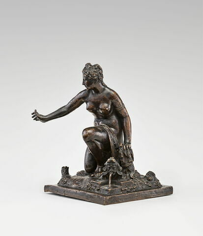 Statuette : nymphe à la source, image 2/6