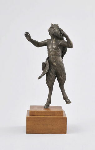Statuette : satyre soufflant dans une coquille, image 2/5