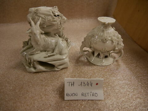 Petit groupe à vase, d'une paire (TH 1343), image 3/4