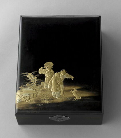Coffret : trois personnages et un chien, image 1/4