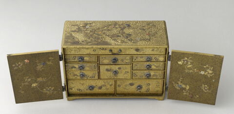 Boîte fermant à deux portes, image 4/11