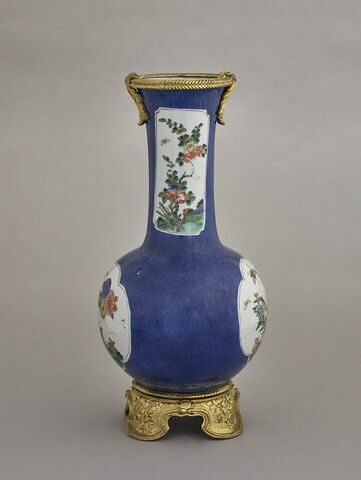Vase en forme de carafe, à panse sphérique, d'une paire (TH 484), image 3/9