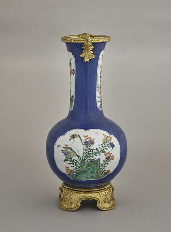 Vase en forme de carafe, à panse sphérique, d'une paire (TH 484), image 4/9