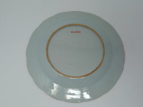 Assiette, d'un ensemble de trois (TH 541 à 543), image 2/2