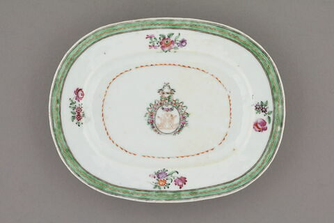Petit plat ovale, d'un ensemble de quatre (TH 544 à 547), image 1/2