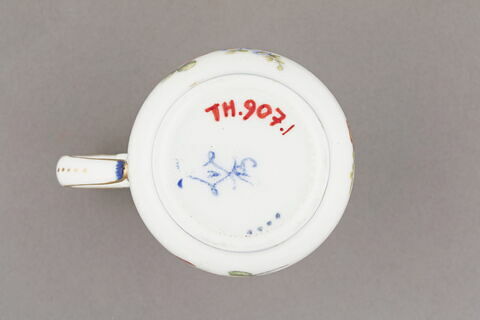 Pot à jus, d'un ensemble de vingt-quatre (TH 897 à 920), d'un service (TH 809 à 1066), image 2/4