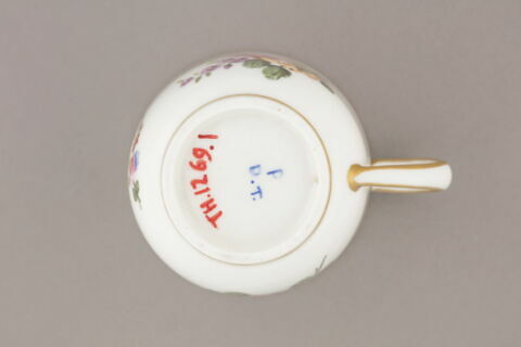 Tasse et soucoupe, d'un ensemble six (TH 1267 à 1272), image 2/6