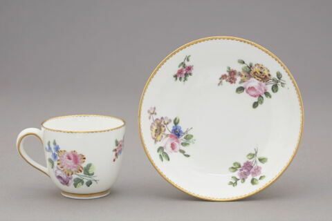 Tasse et soucoupe, d'un ensemble six (TH 1267 à 1272), image 1/6