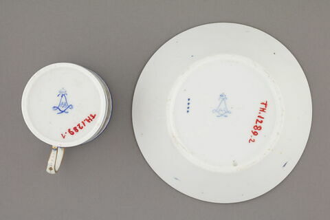 Tasse litron et soucoupe, d'une paire (voir TH 1290), image 2/3