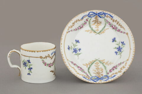 Tasse litron et soucoupe, d'une paire (TH 1418), image 3/12