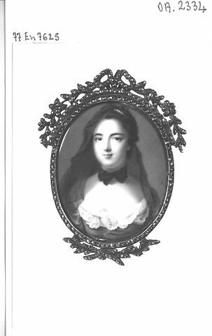 Médaillon peint sur émail d'un portrait en buste de femme, image 3/3