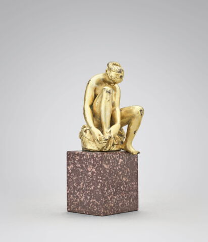 Statuette : femme à sa toilette, image 2/8