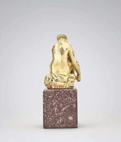 Statuette : femme à sa toilette, image 5/8