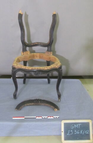 Chaise lègère d'un ensemble de 22, image 1/1