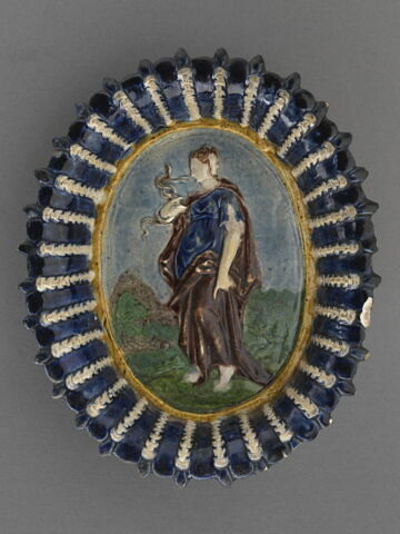 Petit plat ovale : Allégorie de la Prudence
