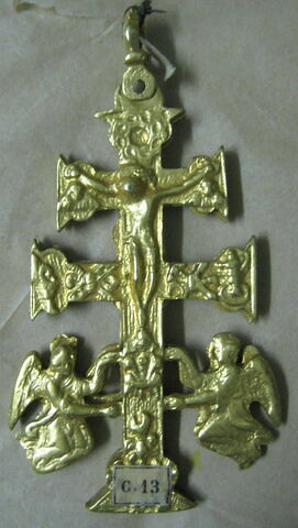 Croix de Caravaca à double face en cuivre doré et pâte bleue, image 2/2
