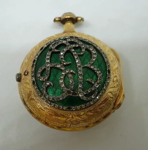 Montre ronde : initiales H B